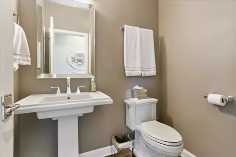 Bath - 519 Litchfield Ln, Bartlett, IL 60103 photo 2 of 8