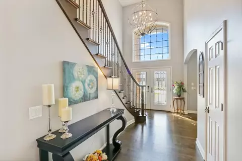 Entry Way - 519 Litchfield Ln, Bartlett, IL 60103 photo 2 of 2