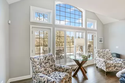 Living - 519 Litchfield Ln, Bartlett, IL 60103 photo 5 of 6