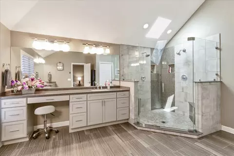 Bath - 519 Litchfield Ln, Bartlett, IL 60103 photo 4 of 8