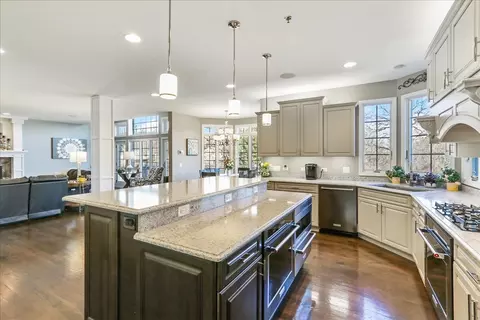 Kitchen - 519 Litchfield Ln, Bartlett, IL 60103 photo 4 of 6