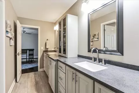 Bath - 519 Litchfield Ln, Bartlett, IL 60103 photo 6 of 8