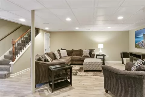 Living - 519 Litchfield Ln, Bartlett, IL 60103 photo 6 of 6