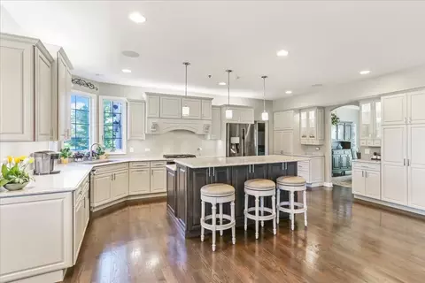 Kitchen - 519 Litchfield Ln, Bartlett, IL 60103 photo 2 of 6
