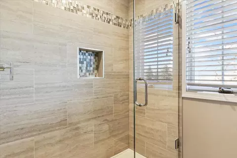 Bath - 519 Litchfield Ln, Bartlett, IL 60103 photo 7 of 8