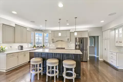 Kitchen - 519 Litchfield Ln, Bartlett, IL 60103 photo 3 of 6