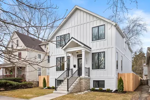 1042 Dewey Ave, Evanston, IL 60202