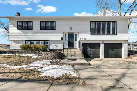 6200 Rob Roy Dr, Oak Forest, IL 60452