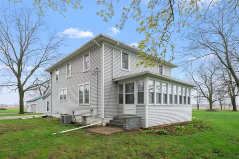 4799 Center Rd, Rochelle, IL 61068