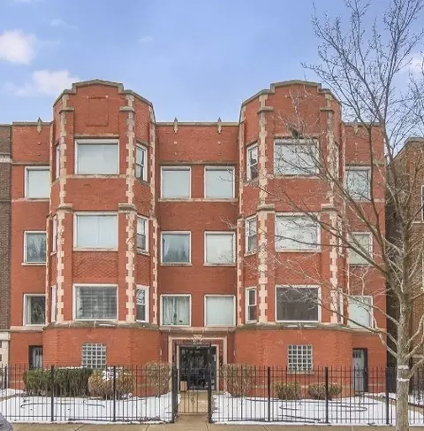 6720 S Paxton Ave #3N, Chicago, IL 60649