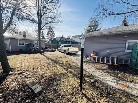 Exterior - 694 Parkway Ave, Elgin, IL 60120 photo 3 of 4