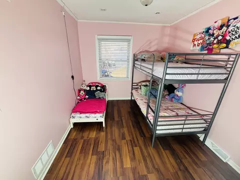 Bedroom - 694 Parkway Ave, Elgin, IL 60120 photo 3 of 4