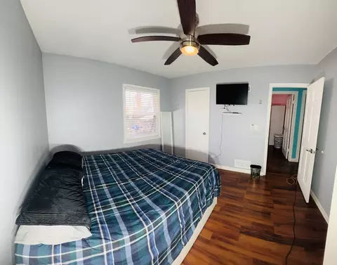 Bedroom - 694 Parkway Ave, Elgin, IL 60120 photo 2 of 4