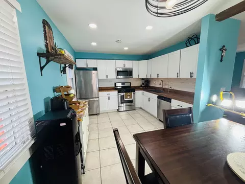 Kitchen - 694 Parkway Ave, Elgin, IL 60120 photo 3 of 3
