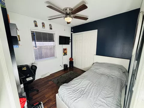 Bedroom - 694 Parkway Ave, Elgin, IL 60120 photo 4 of 4