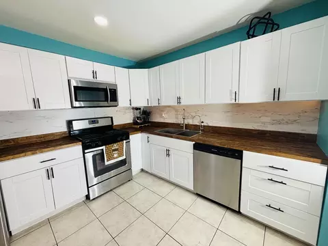 Kitchen - 694 Parkway Ave, Elgin, IL 60120 photo 2 of 3