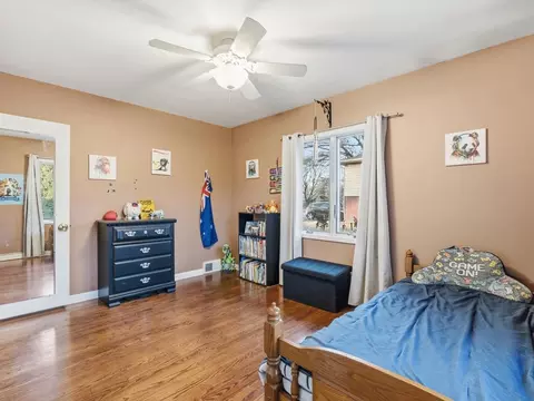 Bedroom - 2610 31st St, Moline, IL 61265 photo 3 of 7
