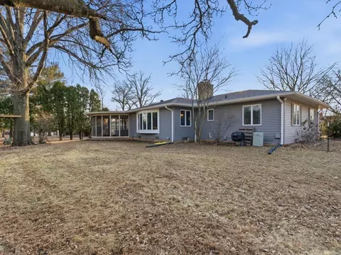 Exterior - 2610 31st St, Moline, IL 61265 photo 3 of 8