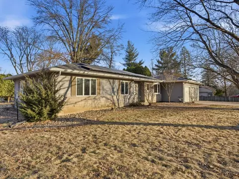 Exterior - 2610 31st St, Moline, IL 61265 photo 2 of 8