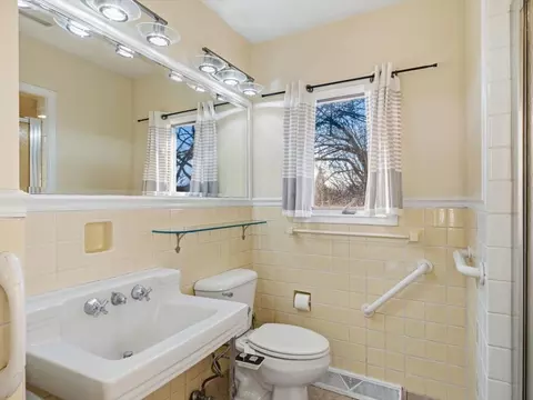 Bath - 2610 31st St, Moline, IL 61265 photo 1 of 4