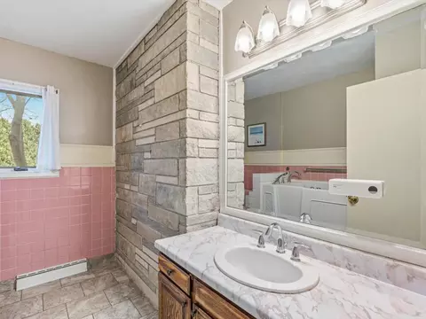 Bath - 2610 31st St, Moline, IL 61265 photo 3 of 4