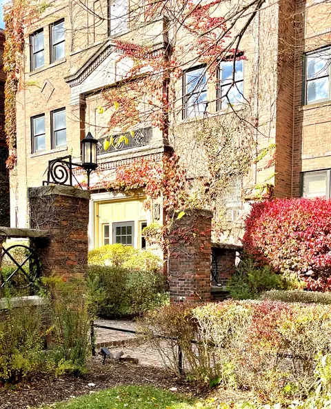5716 S Kenwood Ave #1, Chicago, IL 60637
