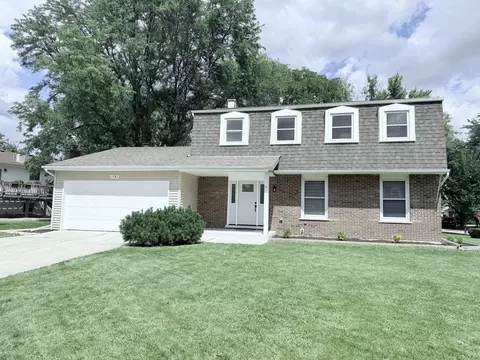 1581 Groton Ln, Wheaton, IL 60189