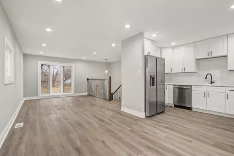 Living - 19632 Walnut St, Mokena, IL 60448 photo 3 of 4