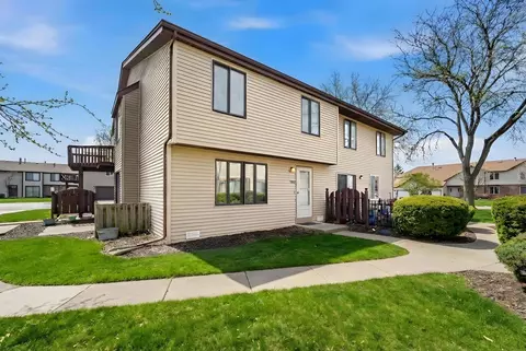 1729 Cedarbrook Ct, Sycamore, IL 60178
