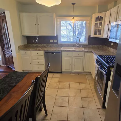 Kitchen - 846 Brookside Dr, Bartlett, IL 60103 photo 2 of 3