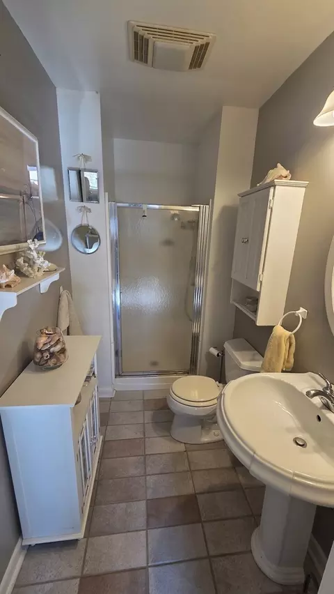 Bath - 846 Brookside Dr, Bartlett, IL 60103 photo 3 of 3