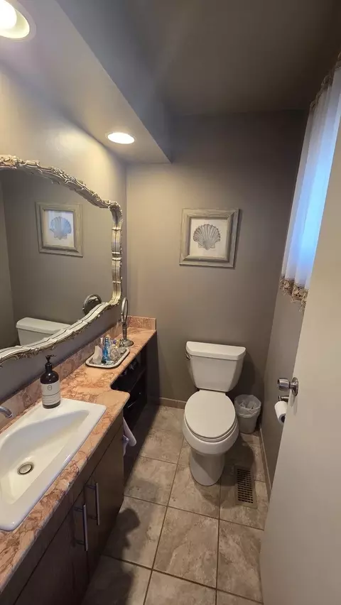 Bath - 846 Brookside Dr, Bartlett, IL 60103 photo 1 of 3