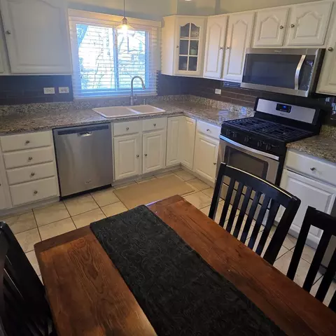 Kitchen - 846 Brookside Dr, Bartlett, IL 60103 photo 3 of 3
