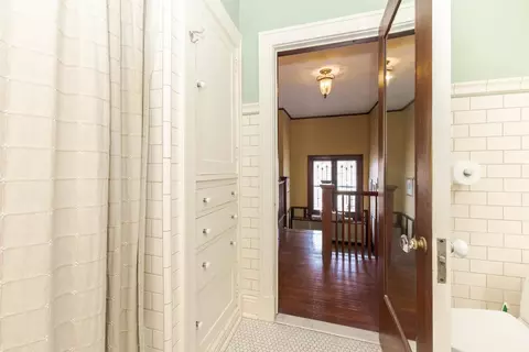 Bath - 1926 E Oakland Ave, Bloomington, IL 61701 photo 2 of 3