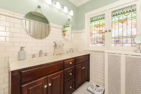 Bath - 1926 E Oakland Ave, Bloomington, IL 61701 photo 1 of 3