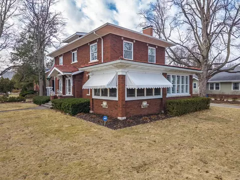Exterior - 1926 E Oakland Ave, Bloomington, IL 61701 photo 3 of 14