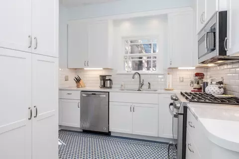 Kitchen - 1926 E Oakland Ave, Bloomington, IL 61701 photo 3 of 5