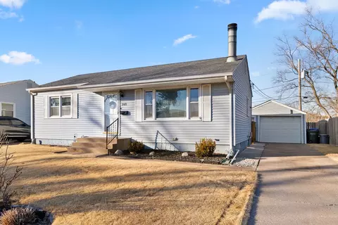 2422 Dugan Ct, Davenport, IA 52804