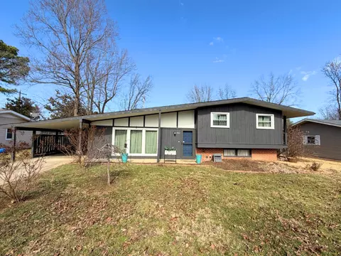 1702 W Taylor Dr, Carbondale, IL 62901