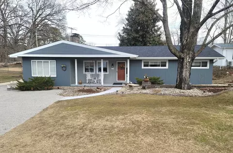 1110 N Franklin St, Salem, IL 62881