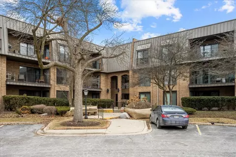 3 The Court Of Harborside #201, Northbrook, IL 60062
