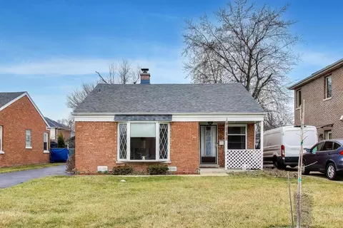 8334 N New England Ave, Niles, IL 60714
