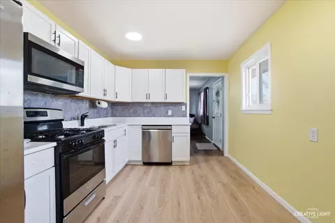 Kitchen - 210 Edgelawn Dr, Plano, IL 60545 photo 1 of 2