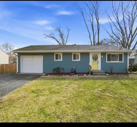 210 Edgelawn Dr, Plano, IL 60545