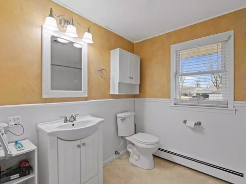Bath - 1420 7th St, Orion, IL 61273 photo 1 of 3