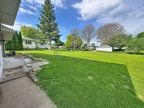 Exterior - 1420 7th St, Orion, IL 61273 photo 5 of 9