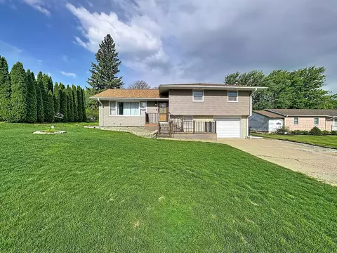 1420 7th St, Orion, IL 61273