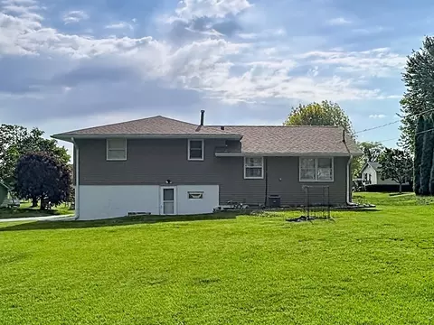 Exterior - 1420 7th St, Orion, IL 61273 photo 9 of 9