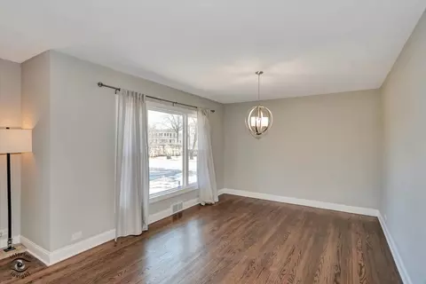 Living - 31 Graymoor Ln, Olympia Fields, IL 60461 photo 3 of 5