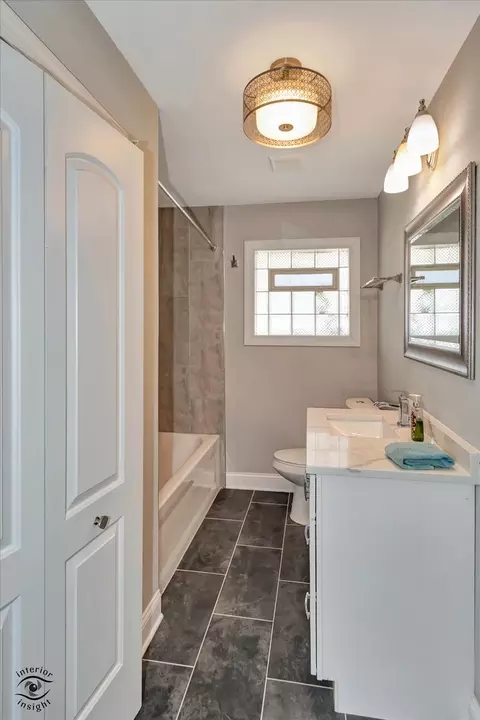 Bath - 31 Graymoor Ln, Olympia Fields, IL 60461 photo 4 of 5